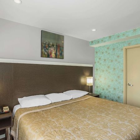 Super 8 By Wyndham Brooklyn / Park Slope Hotel نيو يورك المظهر الخارجي الصورة