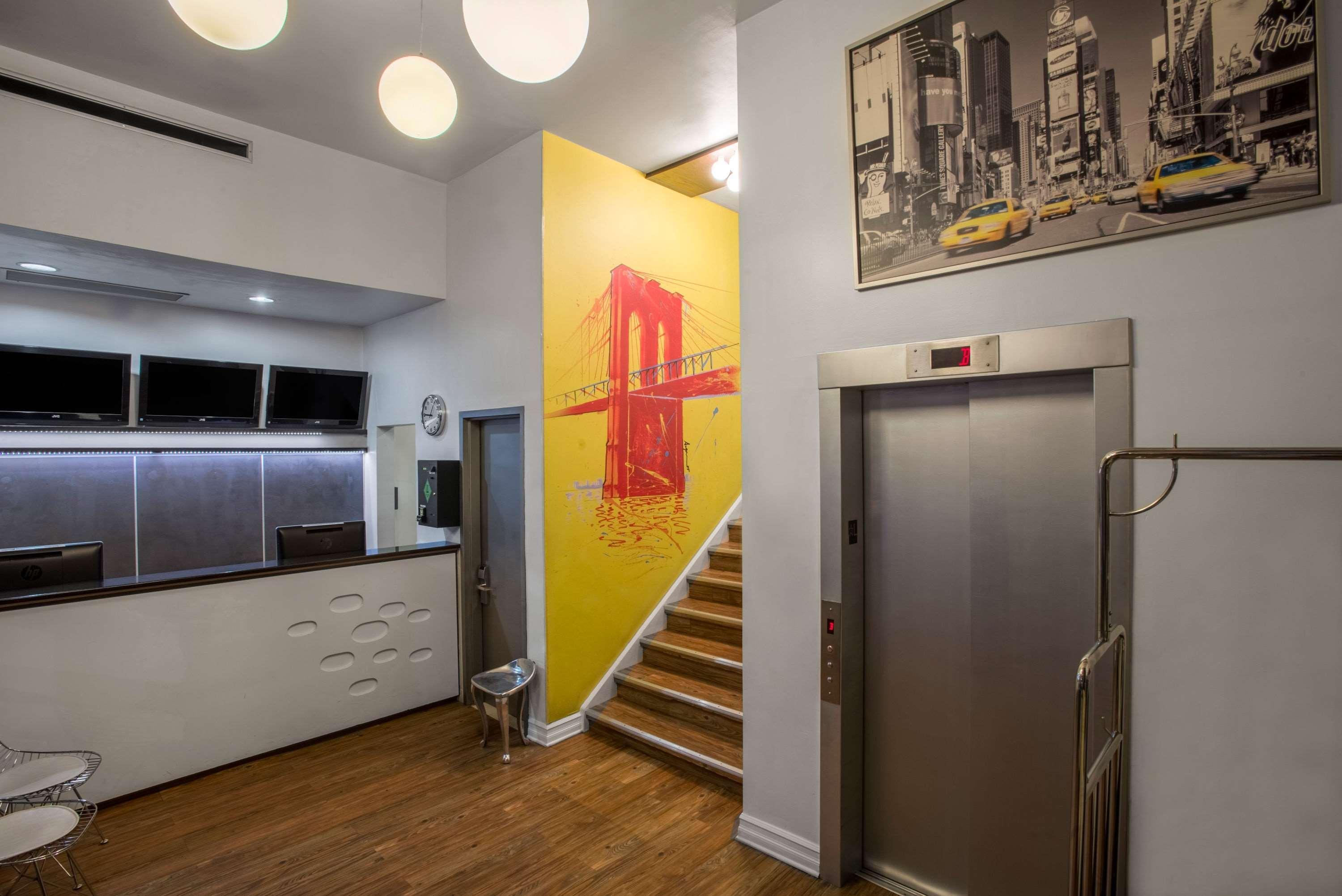 Super 8 By Wyndham Brooklyn / Park Slope Hotel نيو يورك المظهر الخارجي الصورة