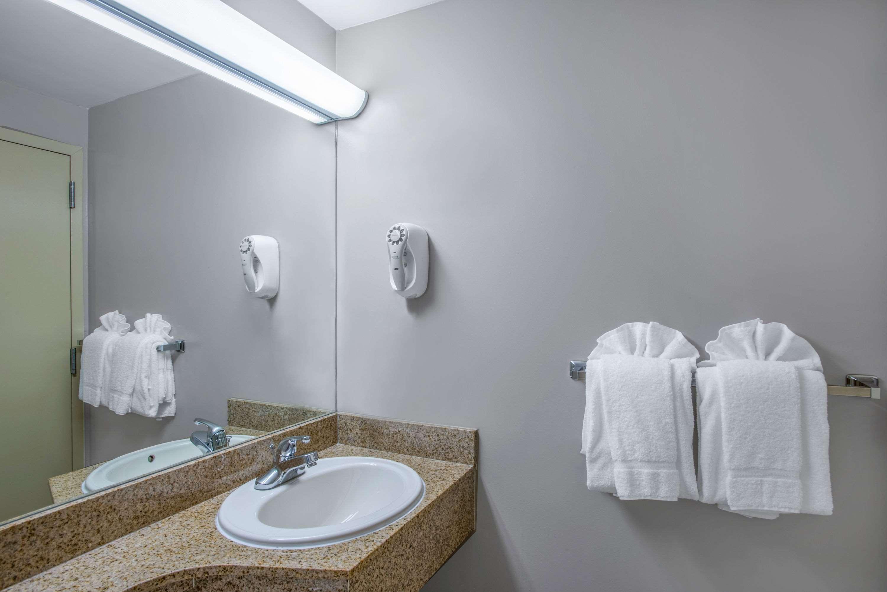 Super 8 By Wyndham Brooklyn / Park Slope Hotel نيو يورك المظهر الخارجي الصورة