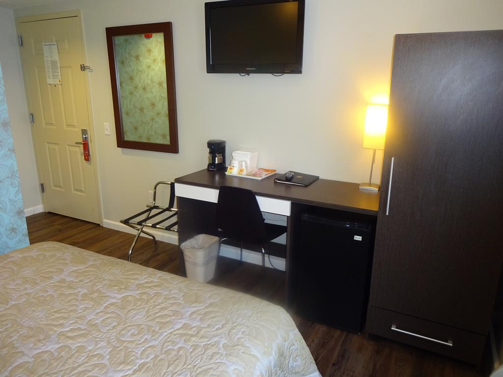 Super 8 By Wyndham Brooklyn / Park Slope Hotel نيو يورك المظهر الخارجي الصورة